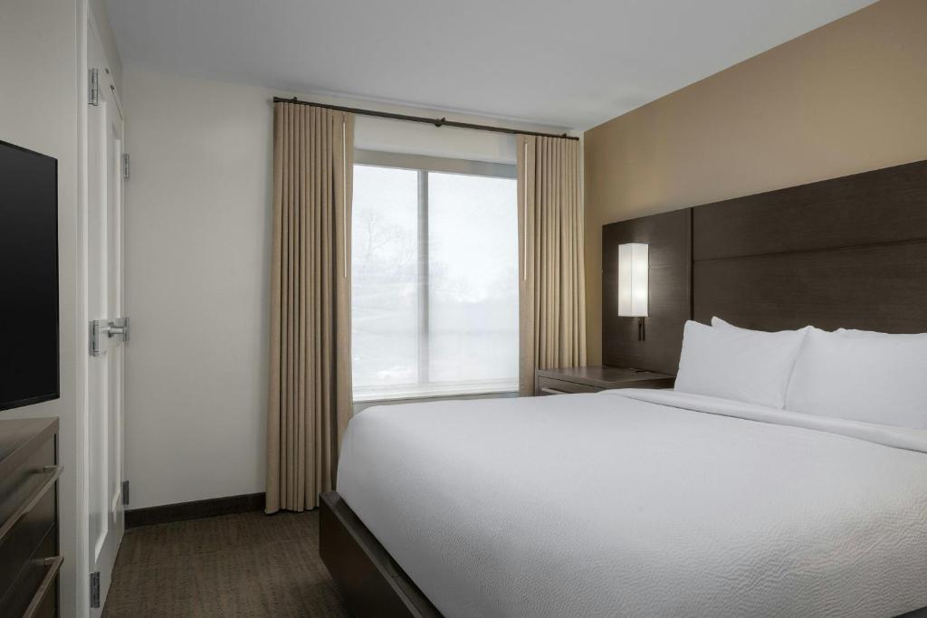 Residence Inn & Courtyard by Marriott Charlotte Nort, photo 2