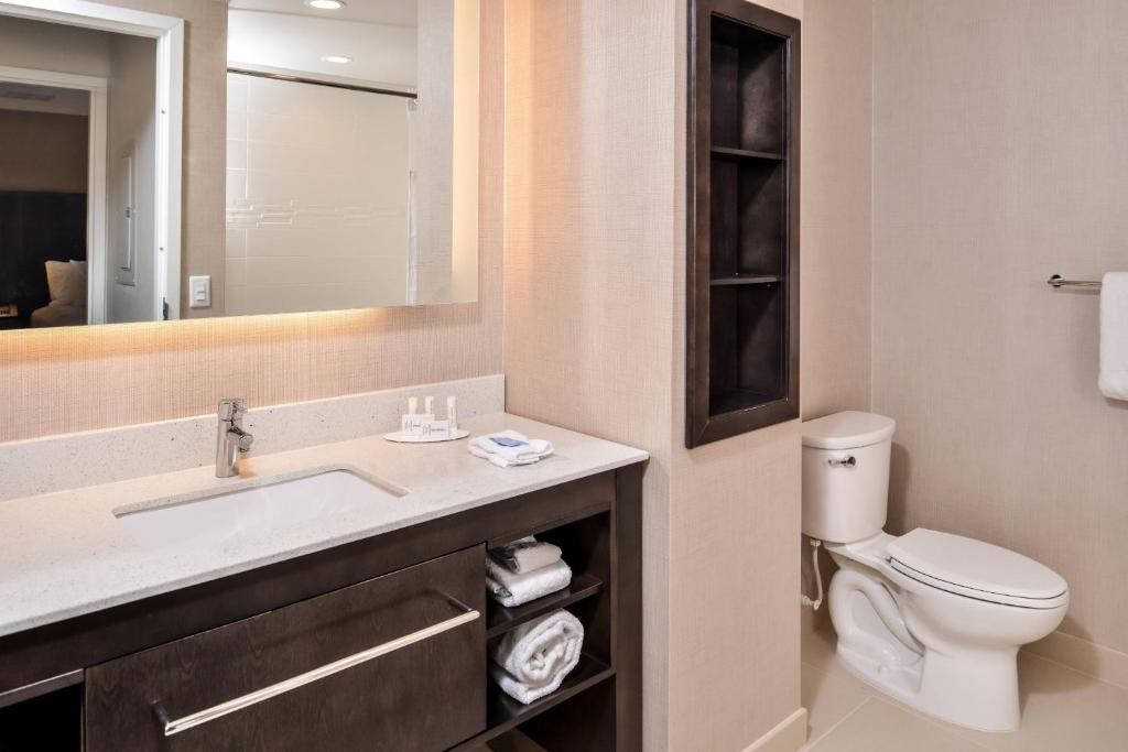 Residence Inn & Courtyard by Marriott Charlotte Nort, photo 3