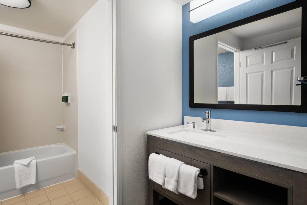 Residence Inn by Marriott Anaheim Resort Area/Garden Grove, photo 3