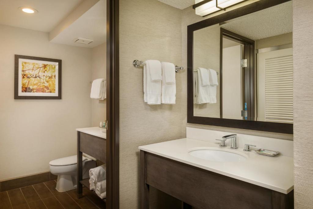 Riverhouse Hotel & Convention Center, photo 2
