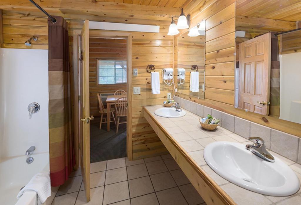 Rock Crest Lodge, photo 2