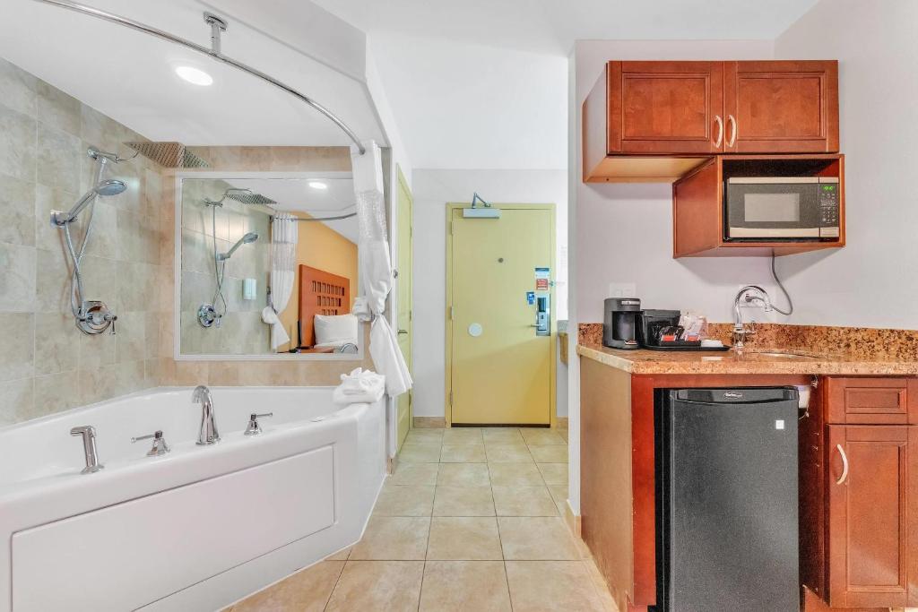 Rodeway Inn & Suites Fort Lauderdale Airport & Cruise Port, photo 2