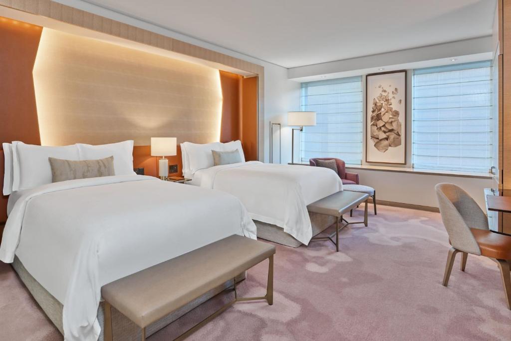 St Regis Hotel, photo 2