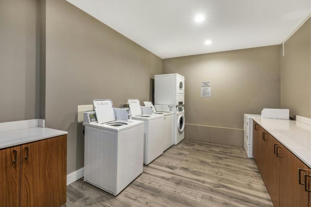 Stay-N-Charge - City Express by Marriott Duluth, photo 3