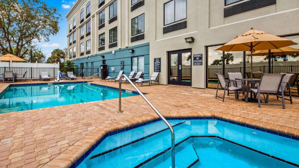 Stay-N-Charge EV Charging Station - Best Western Plus St. Augustine I-95, photo 4