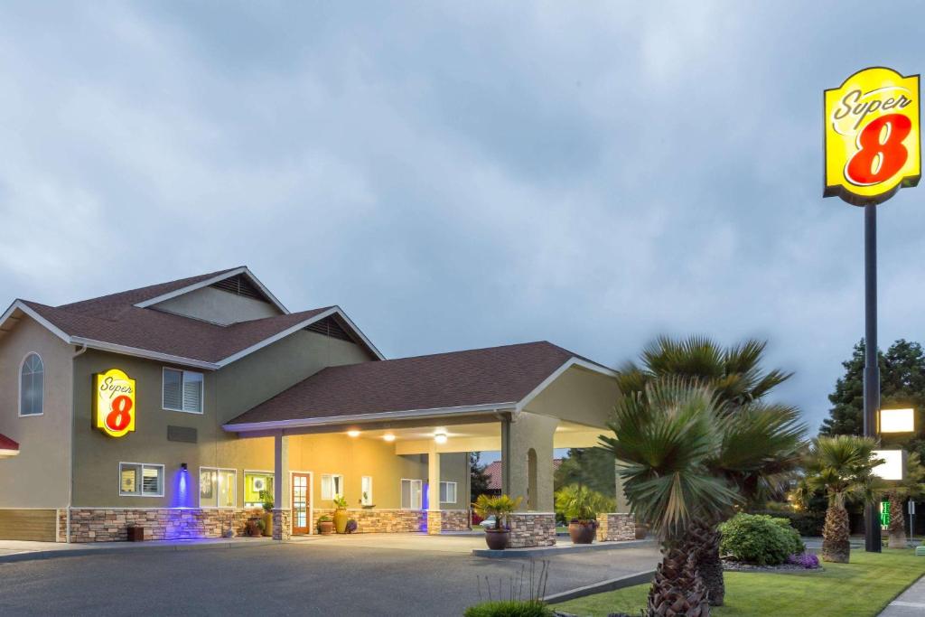 Super 8 Motel Fortuna, photo 1