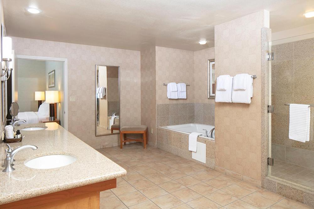 The Platinum Hotel, photo 3