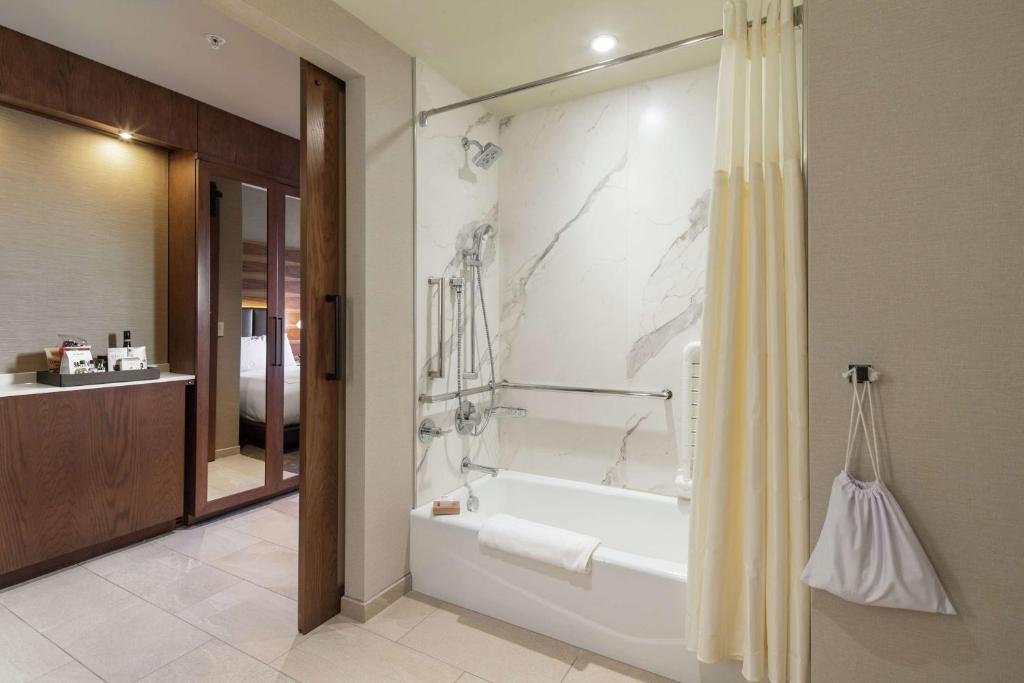 The Porter Portland, Curio Collection By Hilton, photo 2