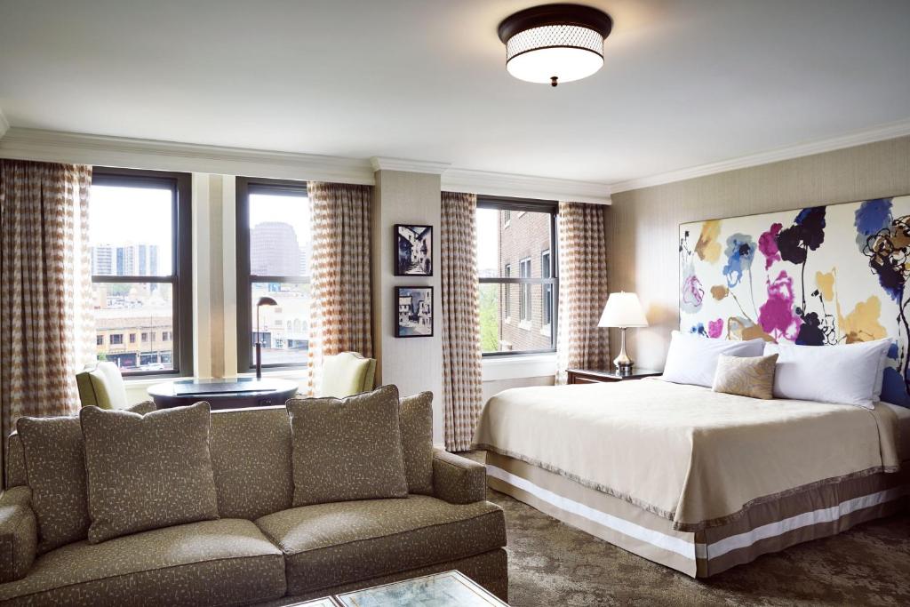 The Raphael Hotel, photo 2