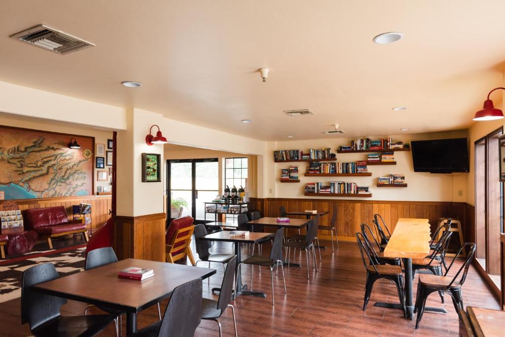 The Redwood Riverwalk Hotel, photo 4