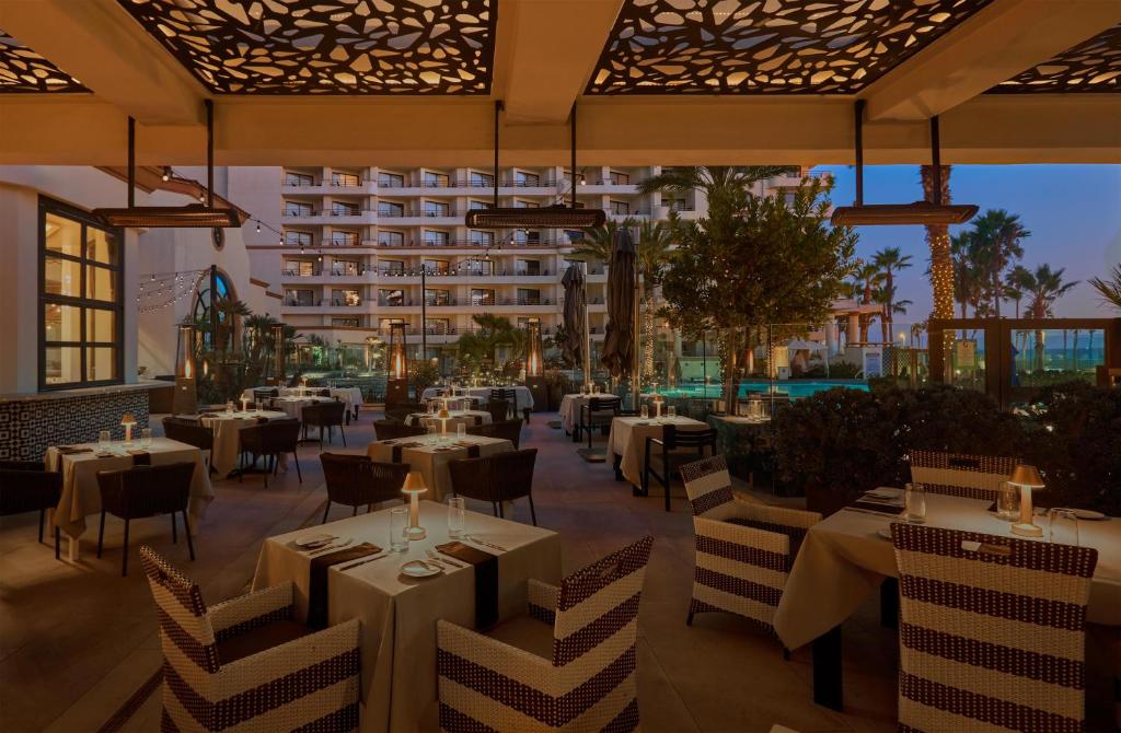 The Waterfront Beach Resort - Hilton Hotel, photo 3
