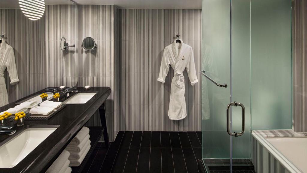 The Watergate Hotel, photo 2