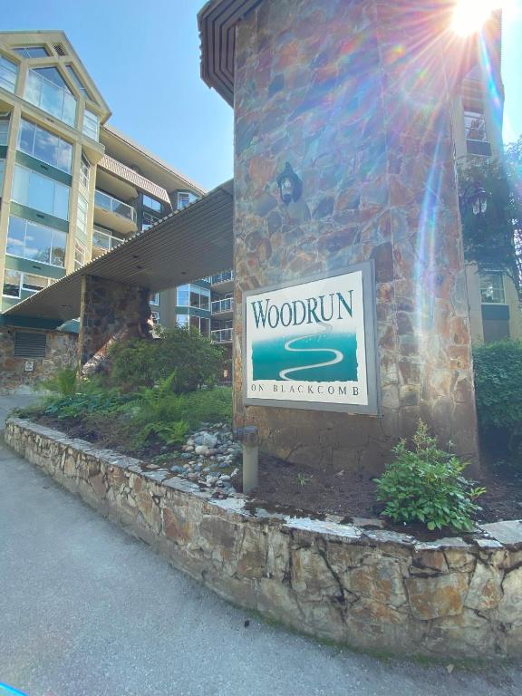 The Woodrun Lodge by Whiski Jack, photo 2