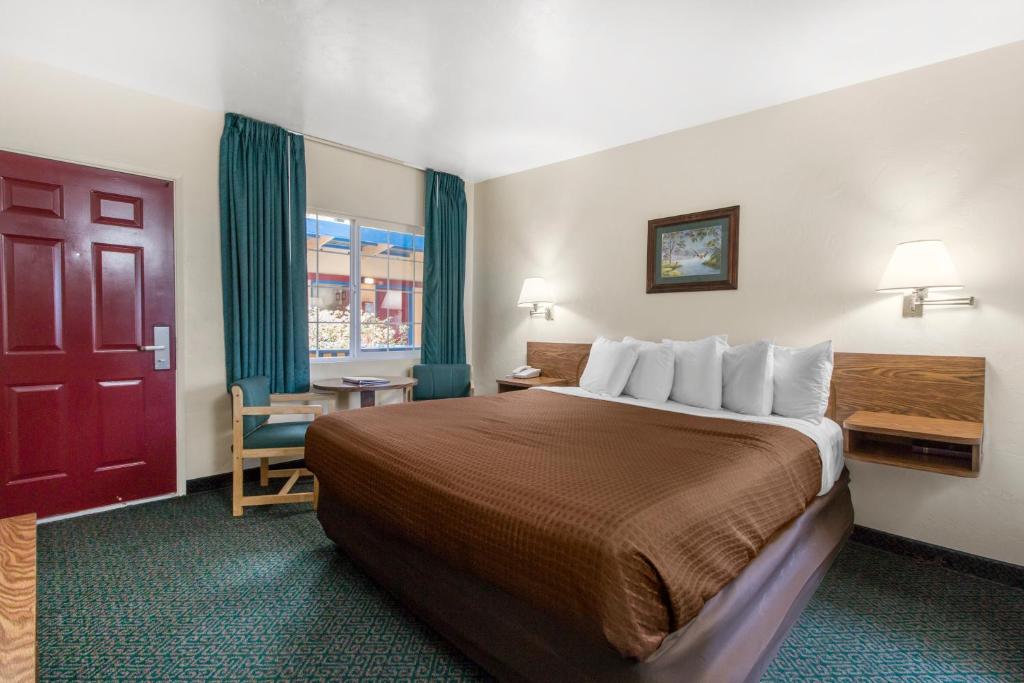 Town House Motel - Historic Old Town, photo 2