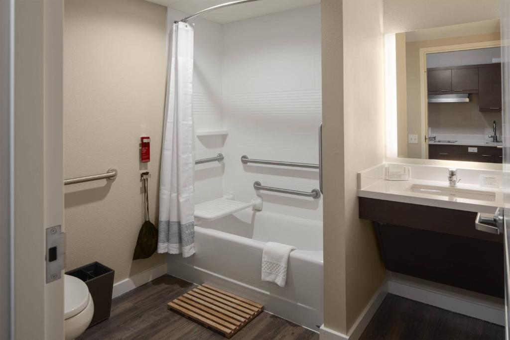 TownePlace Suites by Marriott Tampa South, photo 3