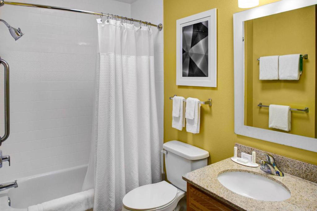 TownePlace Suites Fresno, photo 3