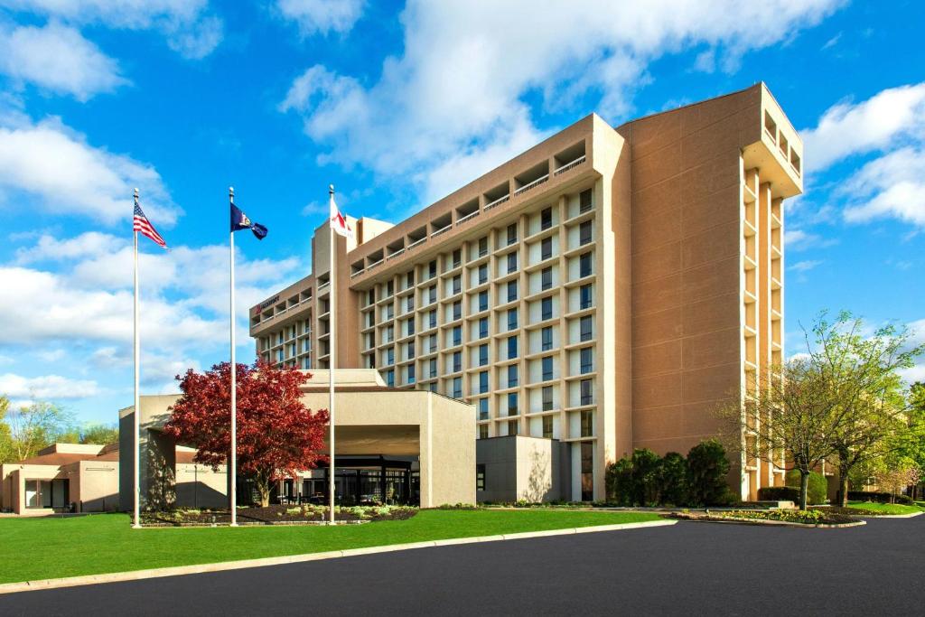 Westchester Marriott Hotel - Parking Lot, photo 4