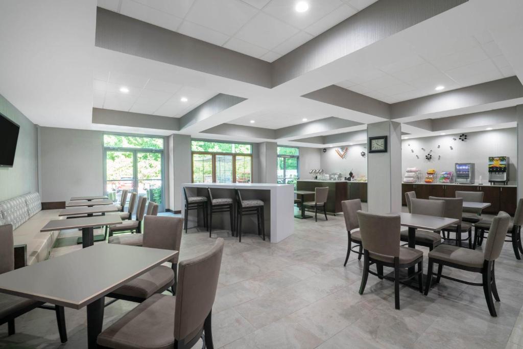 Wingate By Wyndham Charlotte Airport I-85/I-485, photo 2